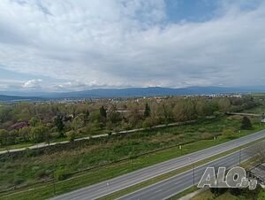 нощувки Панорамен апартамент за нощувки с гледка към парк и планини