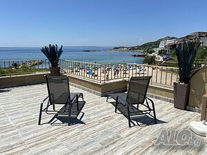 нощувки На брега на морето с гледка към плажа и 60 квадрата тераса