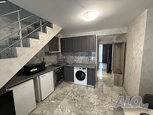 нощувки Просторен мезонет с три спални