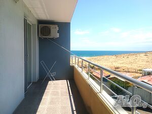 нощувки 🏖ТОП ЛОКАЦИЯ / Първа линия с двойна тераса с гледка море на Южния плаж с басейн и паркомясто