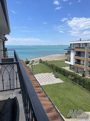 нощувки Velaria Sarafovo Apartment 2. Апартамент първа линия мoре, басейн и паркомясто.