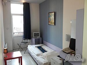 Стая под наем Хотел в центъра на София, стаи с баня и WC, климатик, кабелна тв и Wi-Fi.