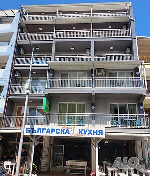 Къща за гости West в Слънчев бряг