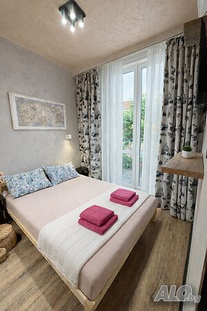 нощувки Двустаен непреходен с гараж за нощувки топ център