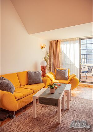 нощувки Стилен апартамент с паркомясто близо до центъра