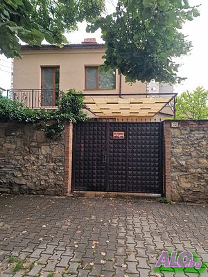 Къщи за гости Луксозна самостоятелна къща в центъра
