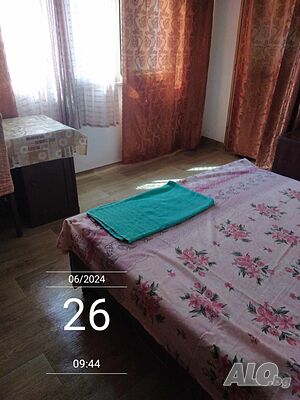 Легло в стая стаи до Катедралата, нощувки - сам 30 лв, двама 40 лв