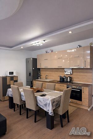 нощувки Просторен тристаен апартамент, Гръцка Махала Варна+ паркомясто!