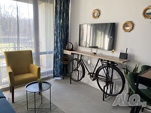 нощувки Модерен, нов, двустаен апартамент, между плаж Каваци и планина