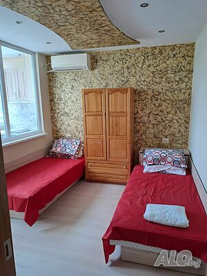 нощувки Луксозен апартамент с гледка към парк