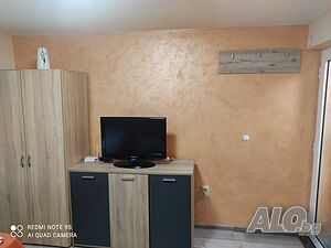 Стая под наем Студия за нощувки в град Бургас две са с парко място. Едно до морската и две до борисовата градина