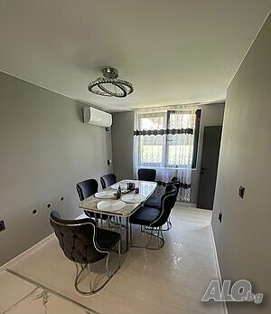 нощувки Уникален имот! Луксозен тристаен апартамент- Колхозен пазар!