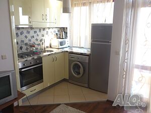 нощувки Луксозен апартамент за нощувки в центъра на ВАРНА-56 кв. м