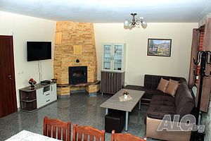 Къщи за гости Къщи за гости Илиеви на 200 м. и седем местно градинско джакузи с сезонен външен отопляем басейн